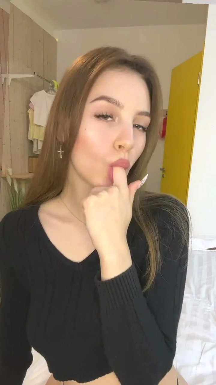 🔞 nude perfect ass nude slut stripping naked dripping 😈💦 See OF image 5