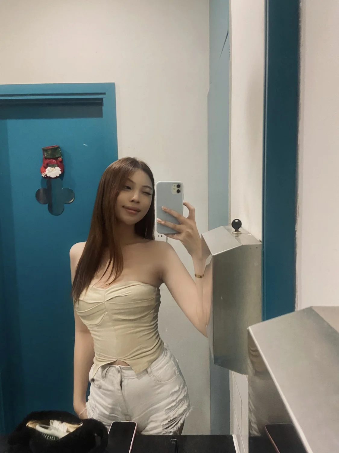 Ladyboy gia han image 11