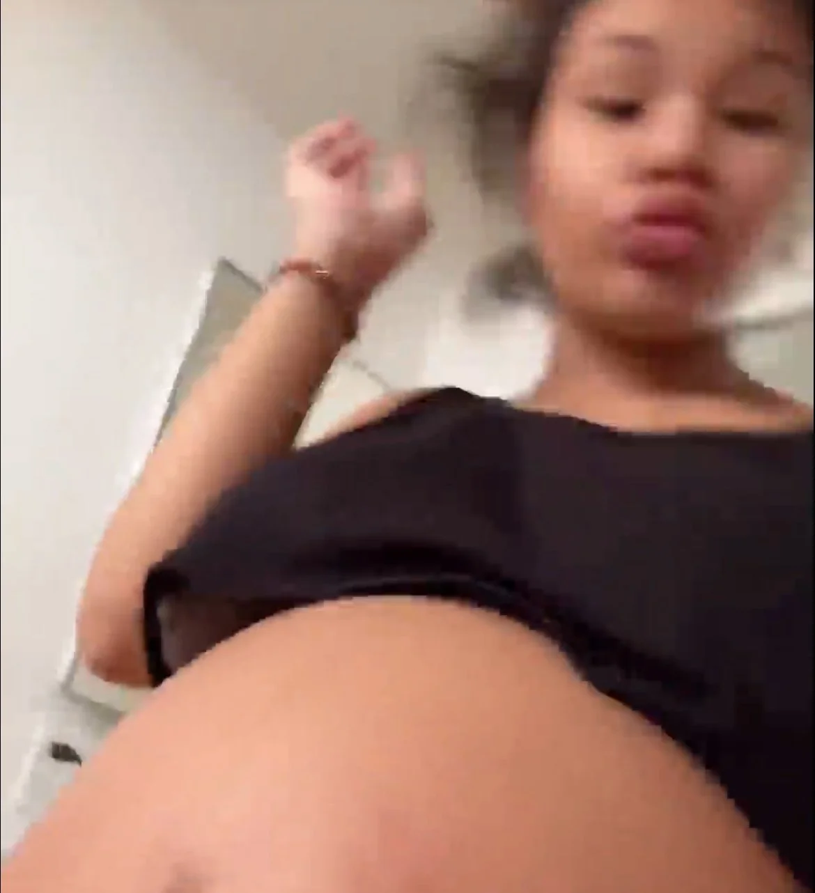 Pregnant nip slip image 3