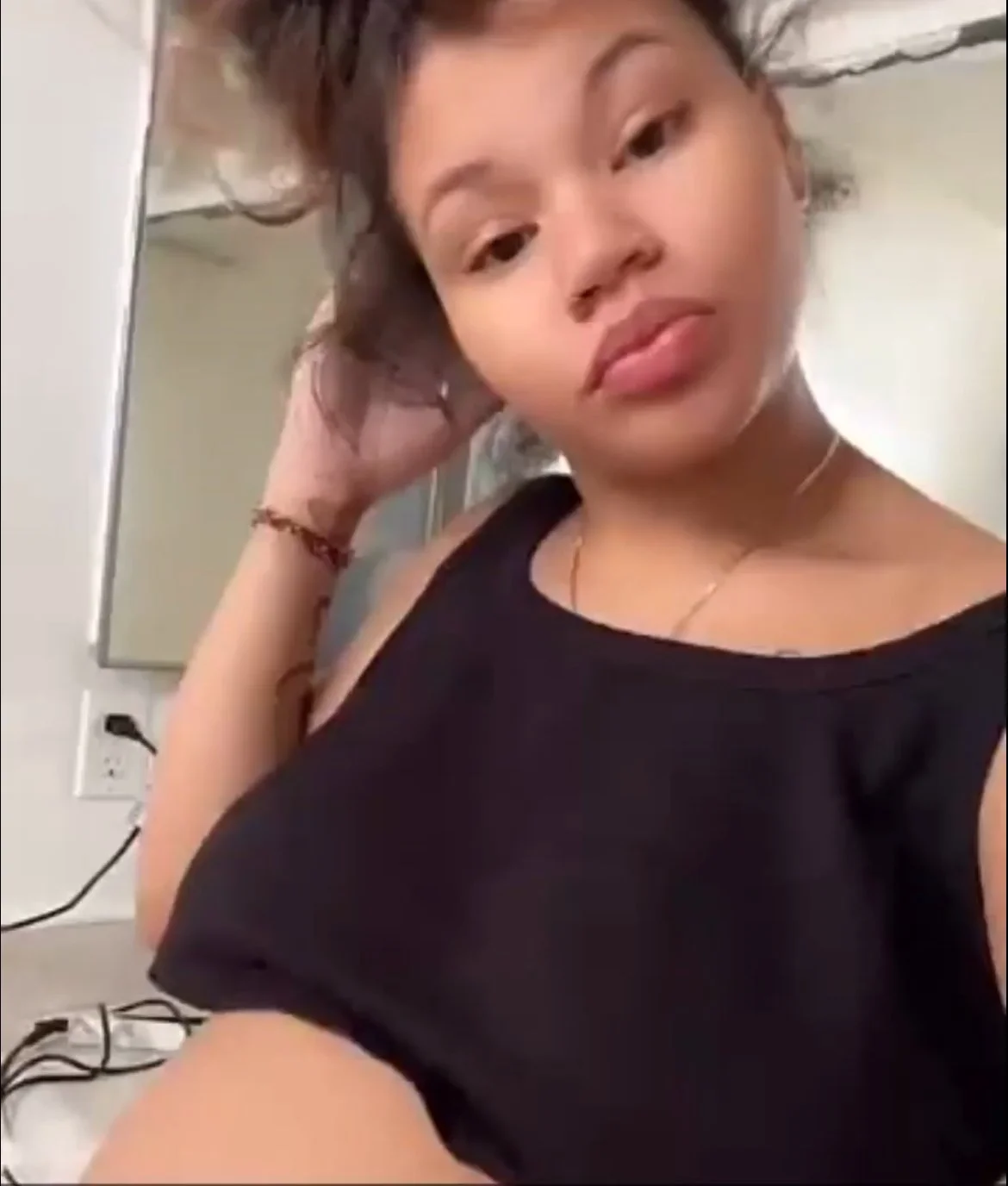 Pregnant nip slip image 4