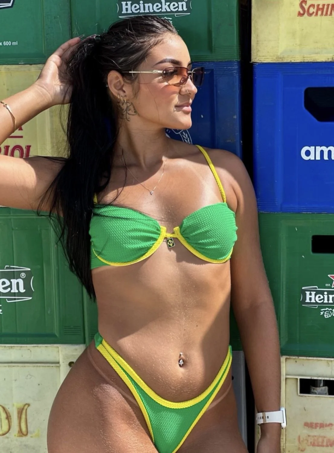 Mais uma da morena mais gostosa do Brasil main image