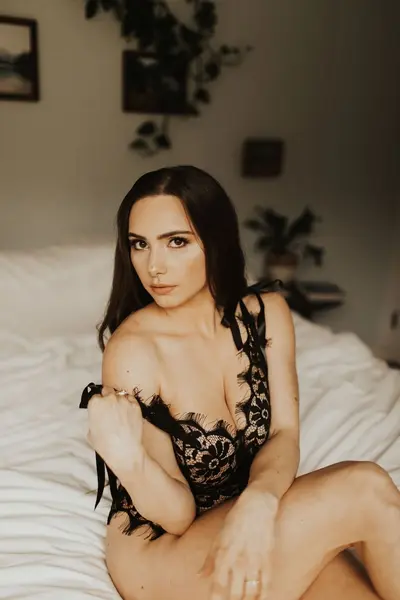 Alyssa’s boudoir cover image