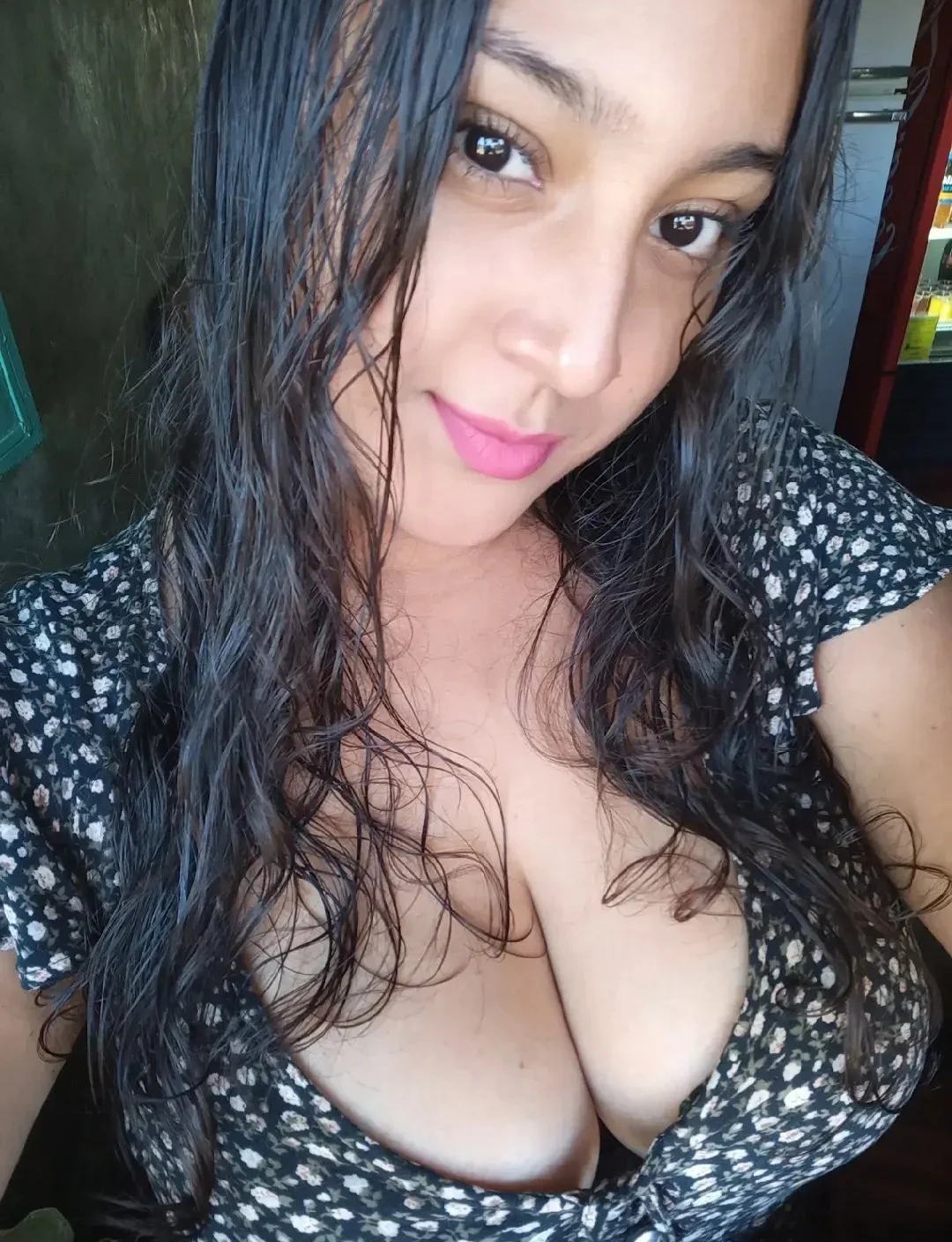 Hermosa morena tetona, que enormes pechos🥵🥵😋😋 image 14