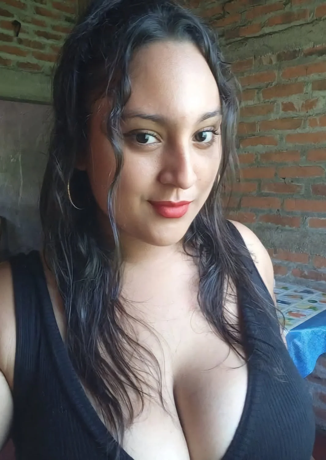 Hermosa morena tetona, que enormes pechos🥵🥵😋😋 image 16