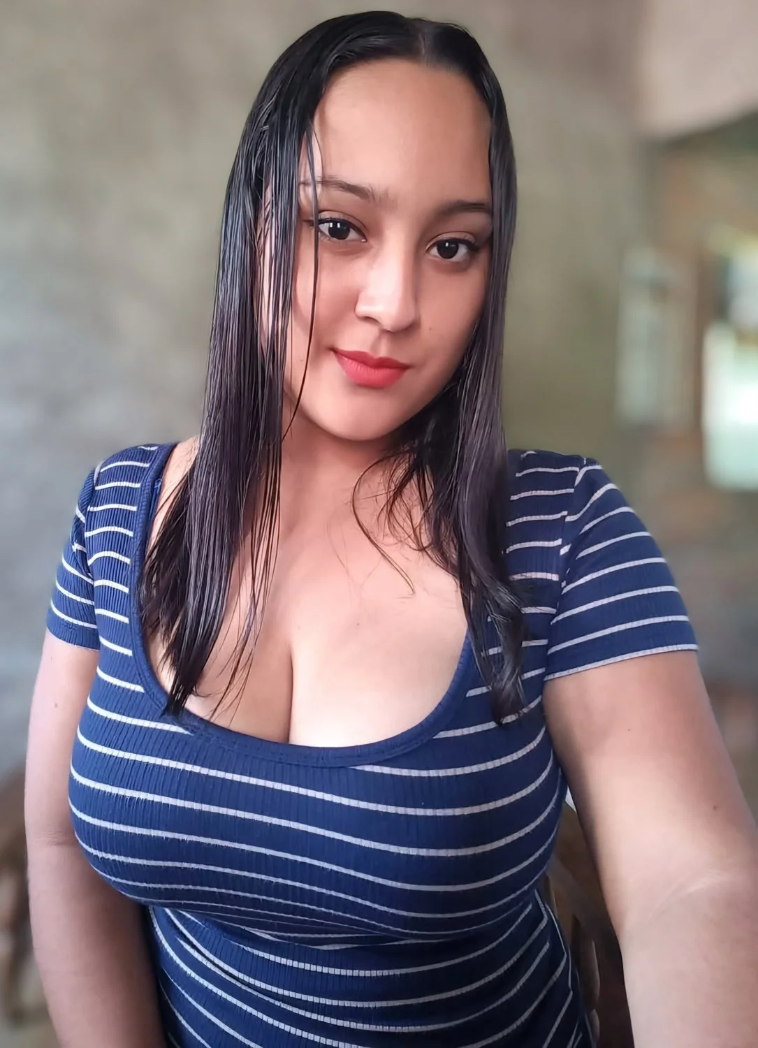 Hermosa morena tetona, que enormes pechos🥵🥵😋😋 image 9