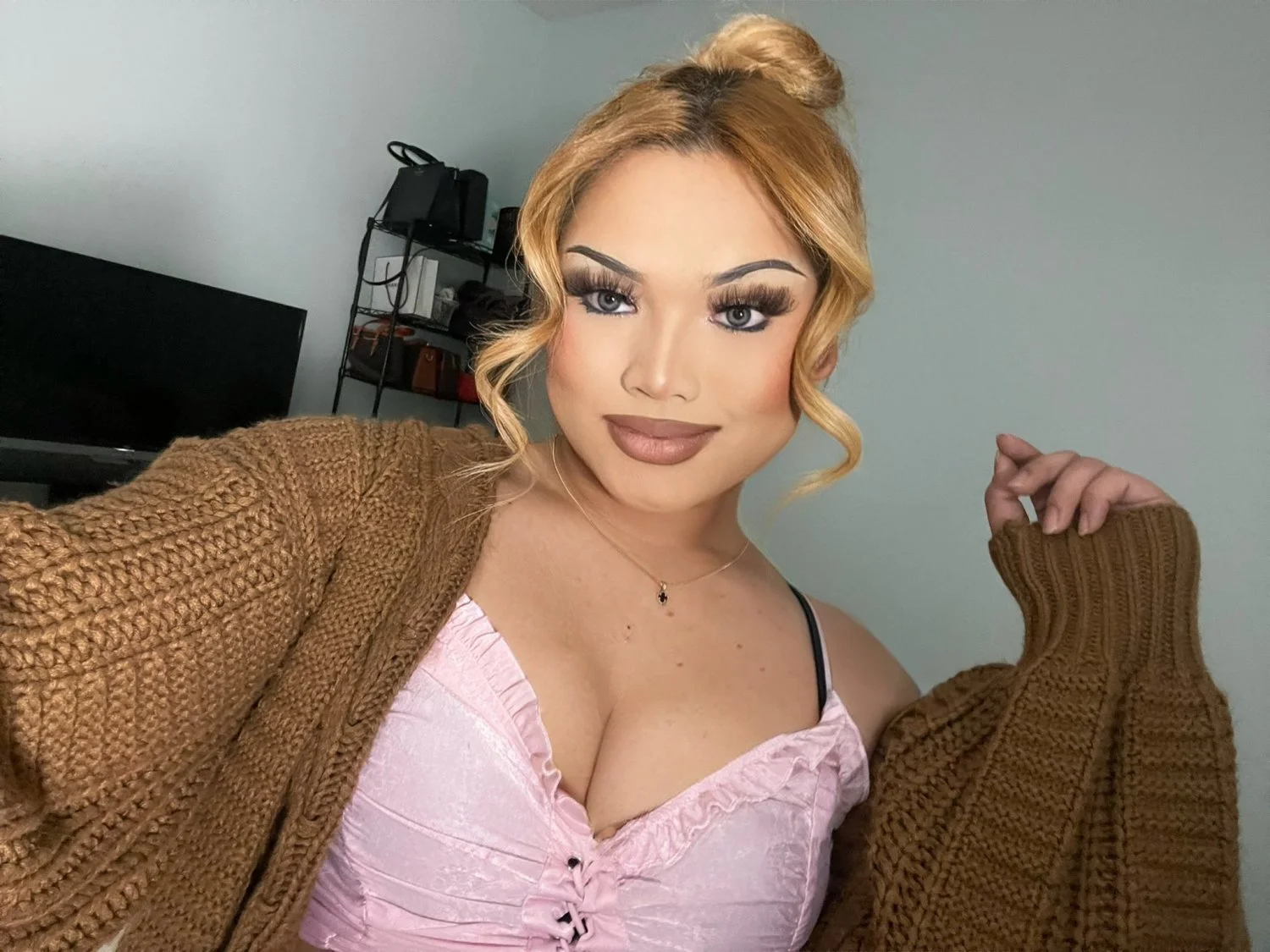Fine Ass trans image 13