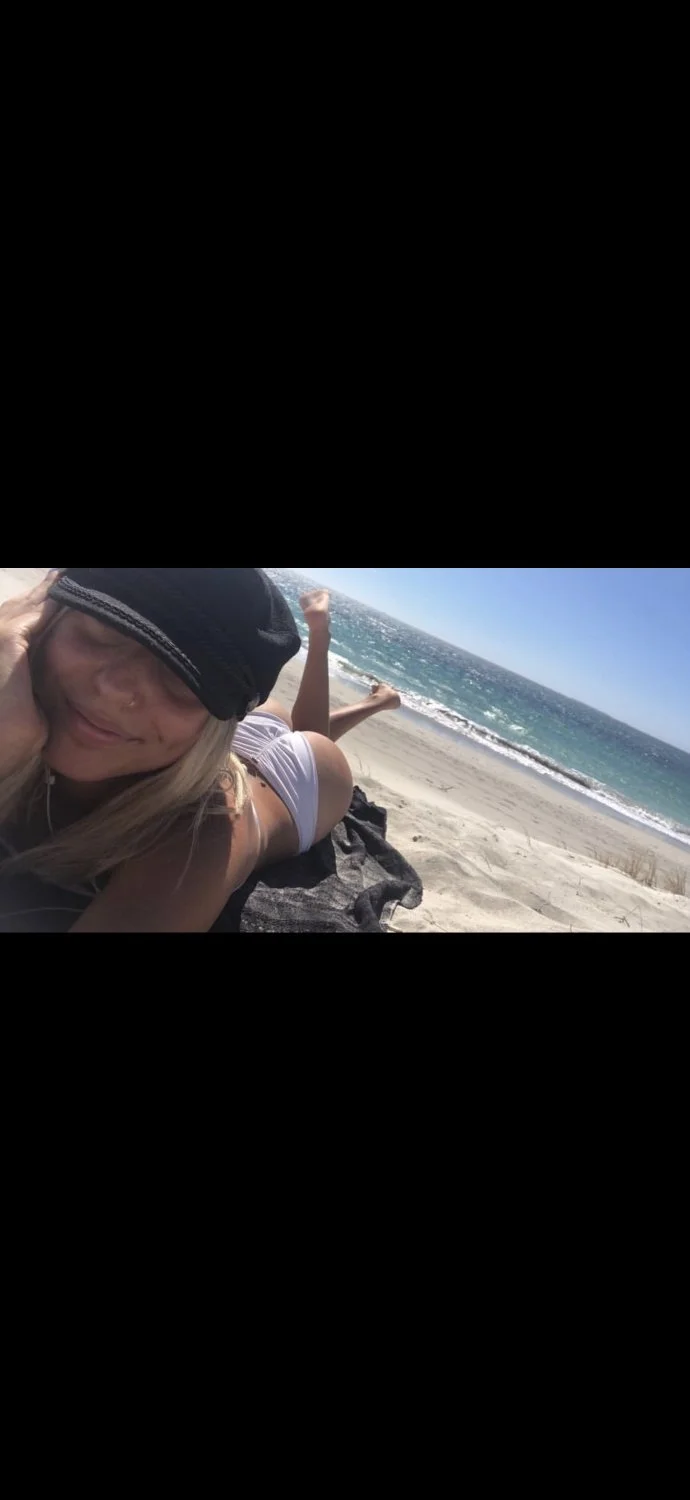 Amy 20 image 8