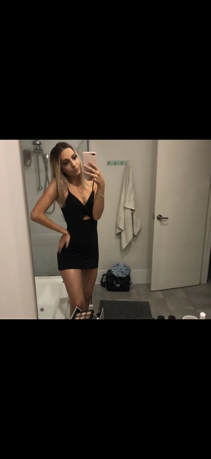 Amy 20 image 9