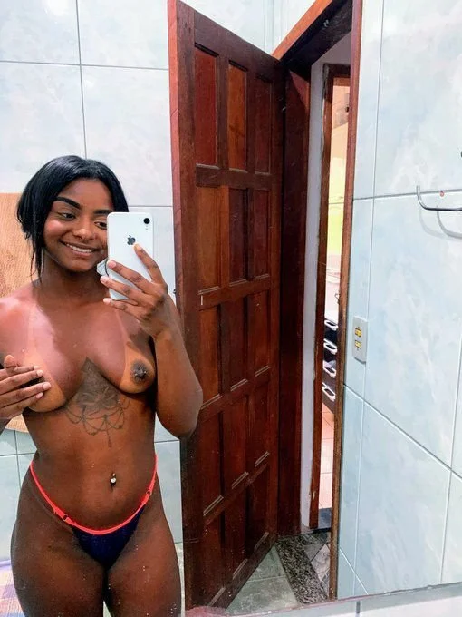 Morena Pretinha safada image 17