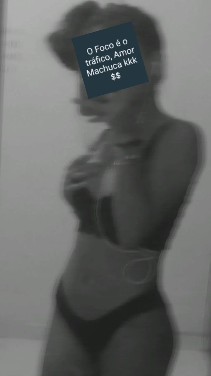 novinha cacheada vazou mamando o namorado e sendo tributada image 5