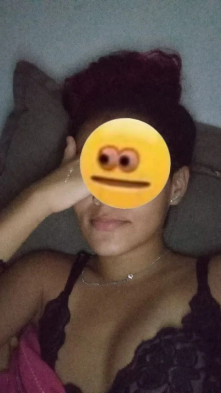 novinha cacheada vazou mamando o namorado e sendo tributada image 6