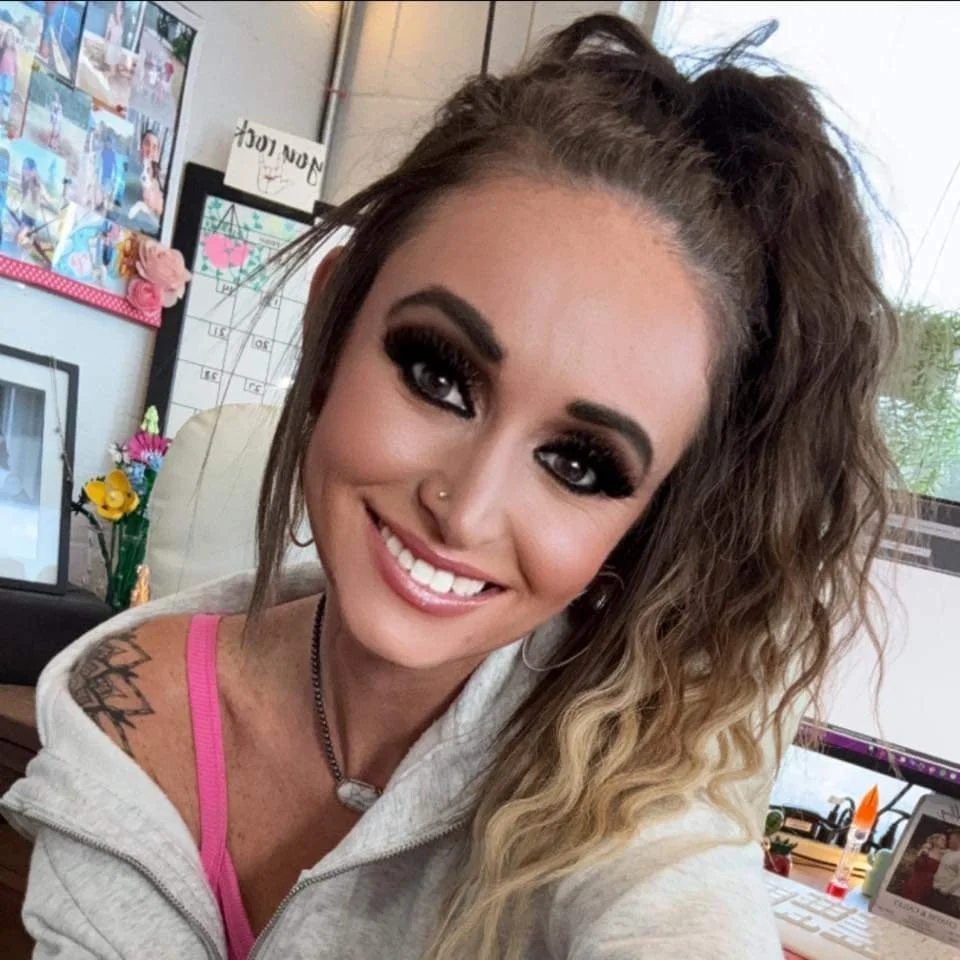 Alicia32cal Wants To Be A Famous Webslut main image