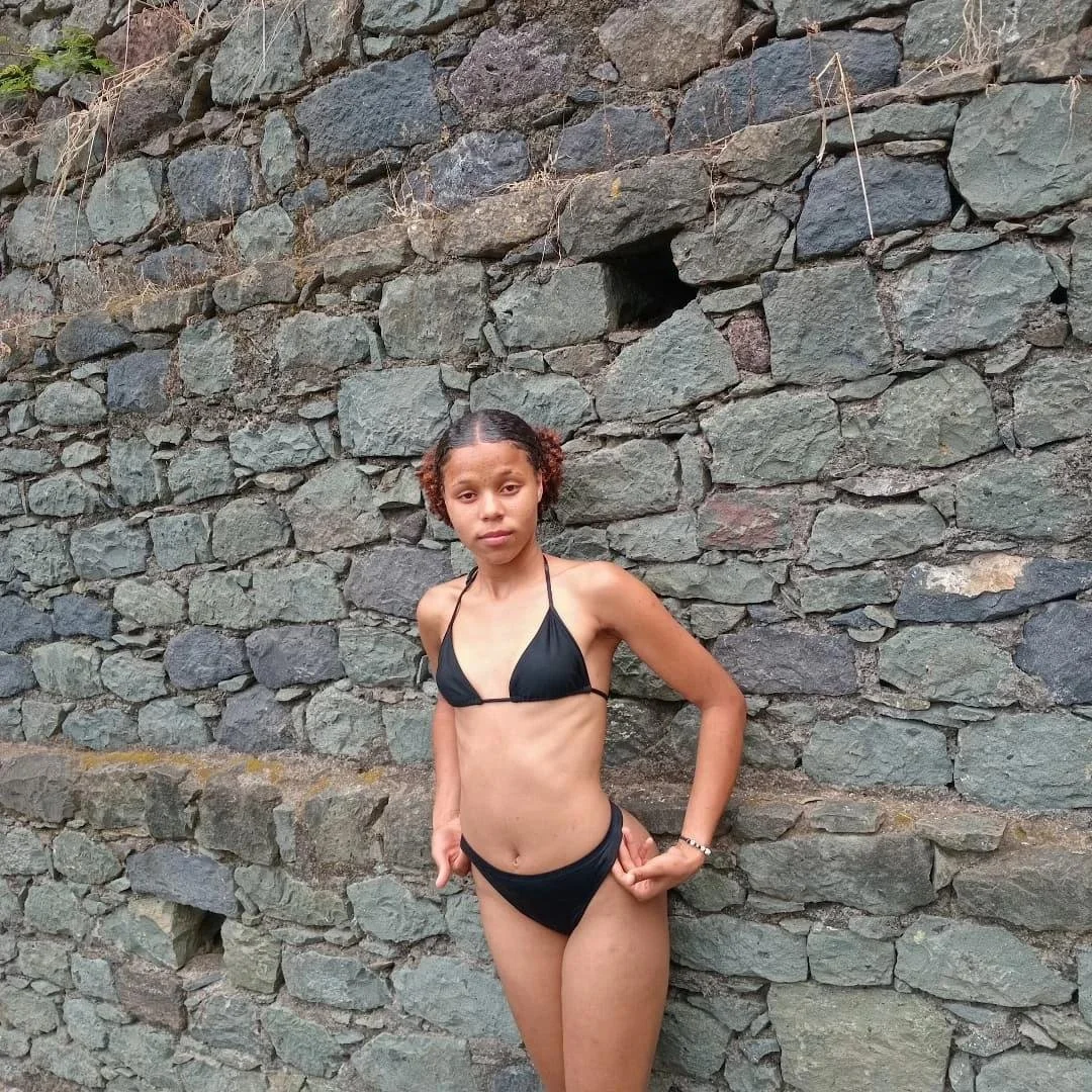 Cristina 18 yo image 14