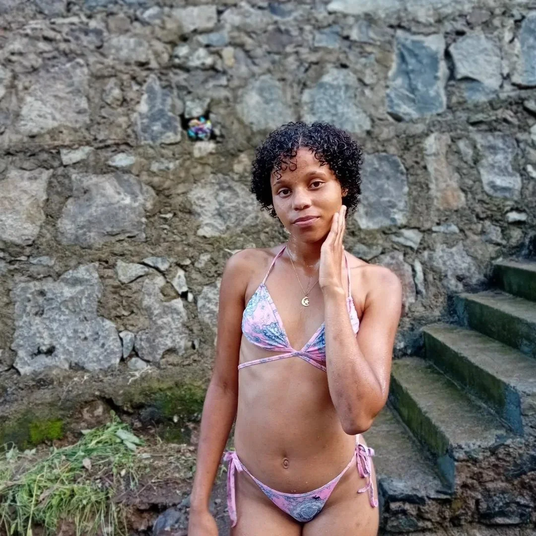 Cristina 18 yo image 6