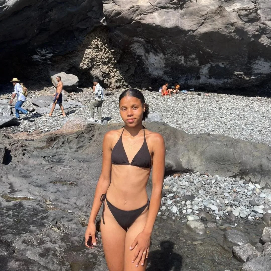 Cristina 18 yo image 9