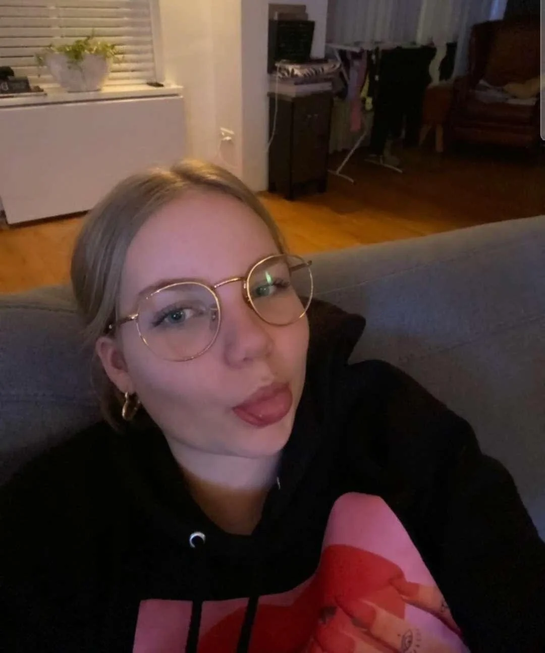 Hottie Julia image 5