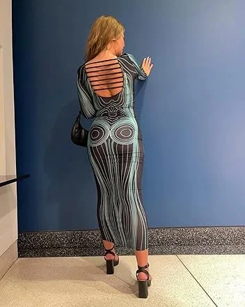 Outline Dresses Teasing People In Public image 17