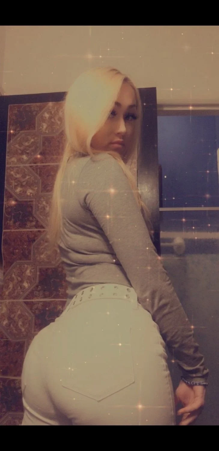 THIS SNOWBUNNY IS BUILT FOR BBC image 7