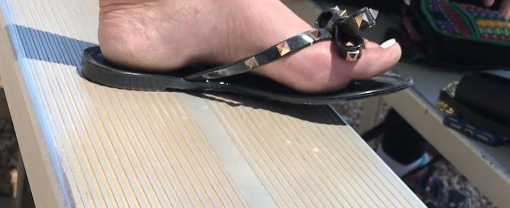Hot MILF feet image 2