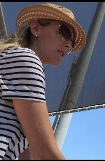 Hot MILF feet image 7