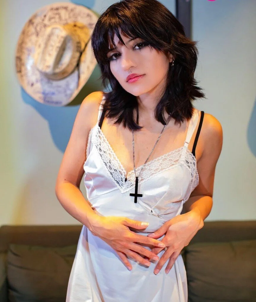 Puta deliciosa E-girl violent vira image 6