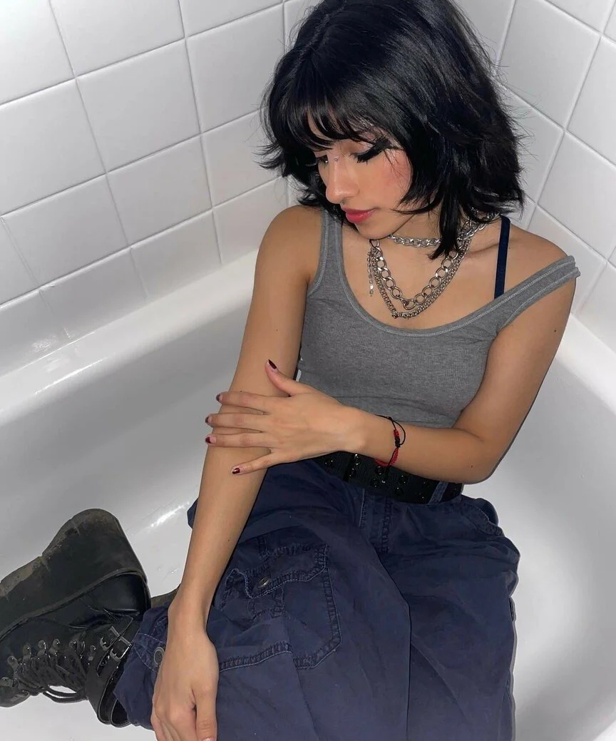 Puta deliciosa E-girl violent vira image 8