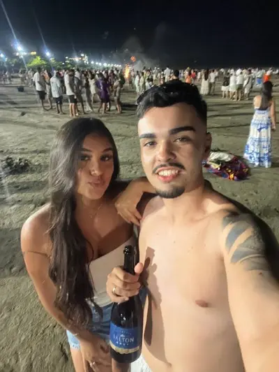 Moreninha gostosa mamando e vídeo foi vazado novinha cover image