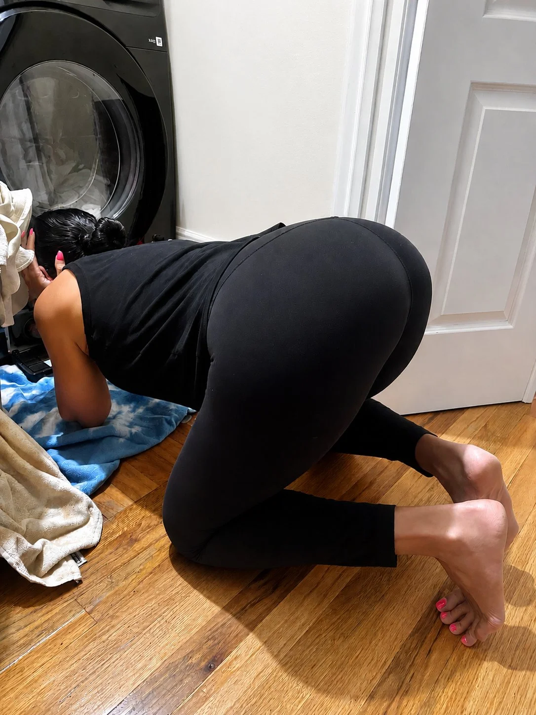 PAWG MILF DOING LAUNDRY image 1
