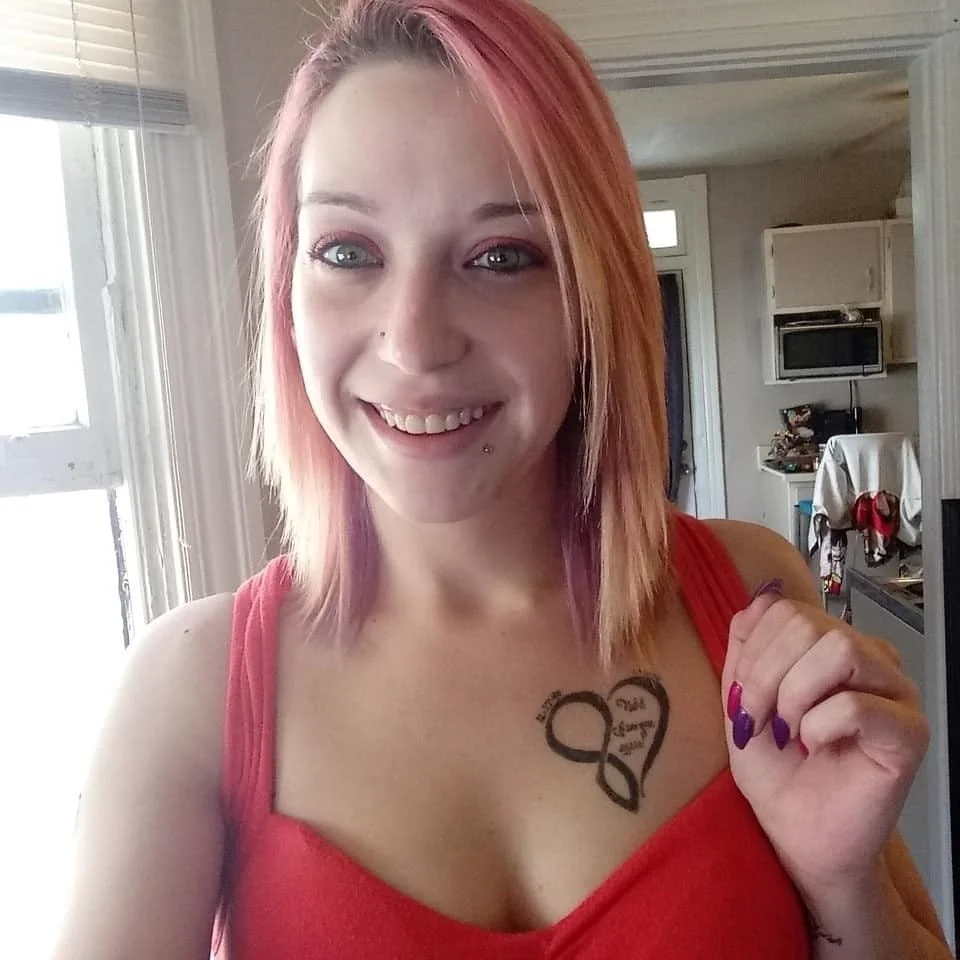 Davina's pretty little pussy image 8