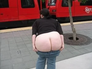Sexy sluts flash there asses image 4