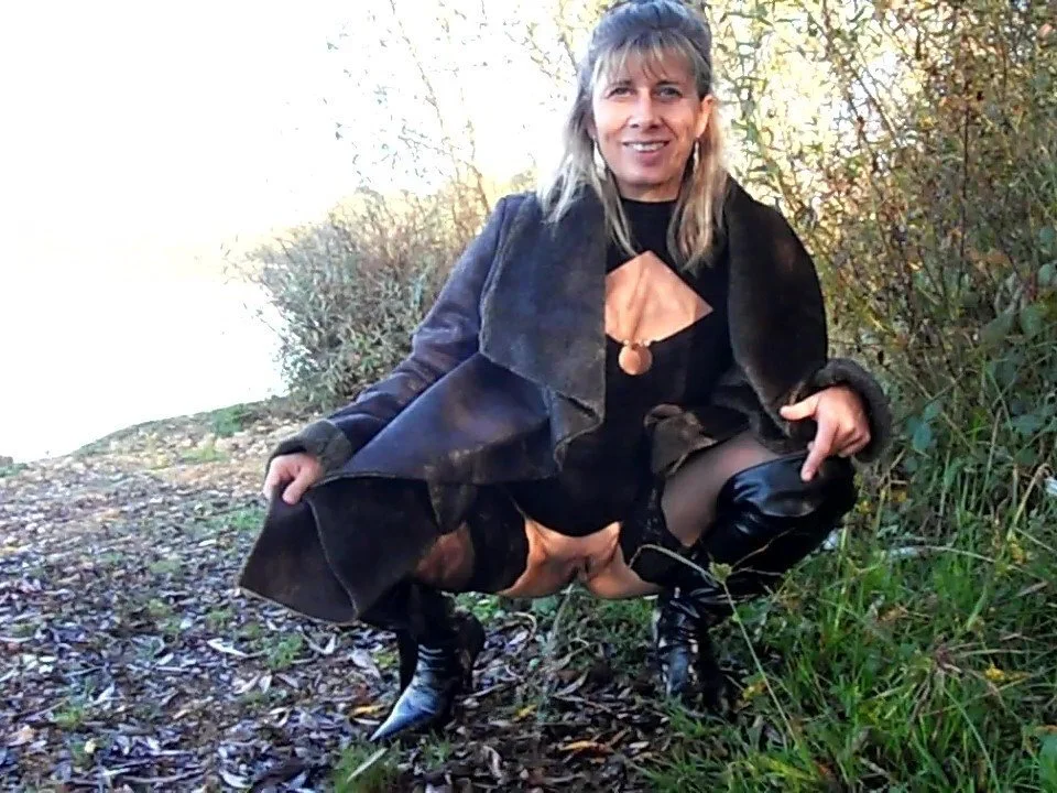 Lisa Sparrow - Hot French Milf (03) image 2