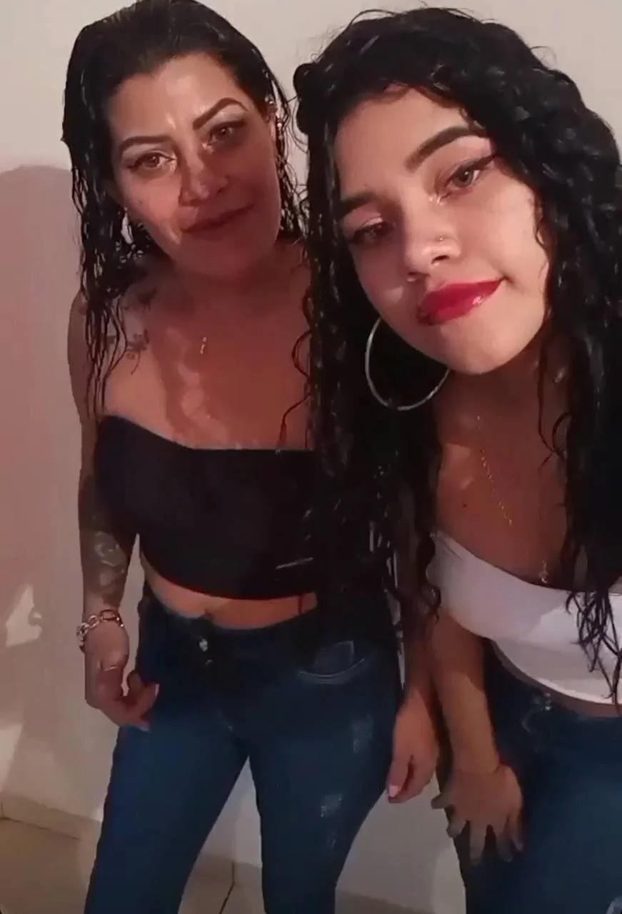 Novinha vaza com coroa se exibindo para os machos em live!!! novinha, vazou, vazada, amador, corno image 1