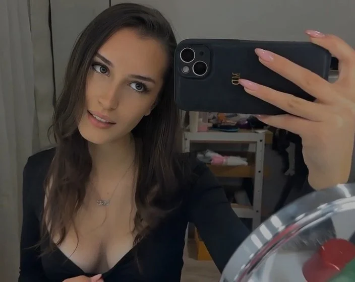 18 years old German escort whore - Web slut fuckmeat ready for sucking and fucking for side money image 1