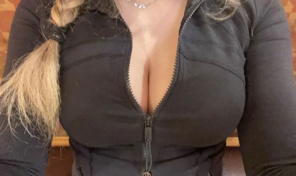 22 yr young Shy Hannah wants to become a xposed shared webslut image 4