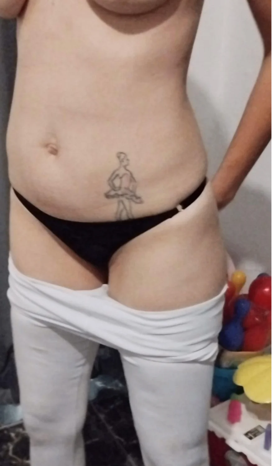 Corno exibindo a esposa puta toda aberta. Vazada do Erome image 10