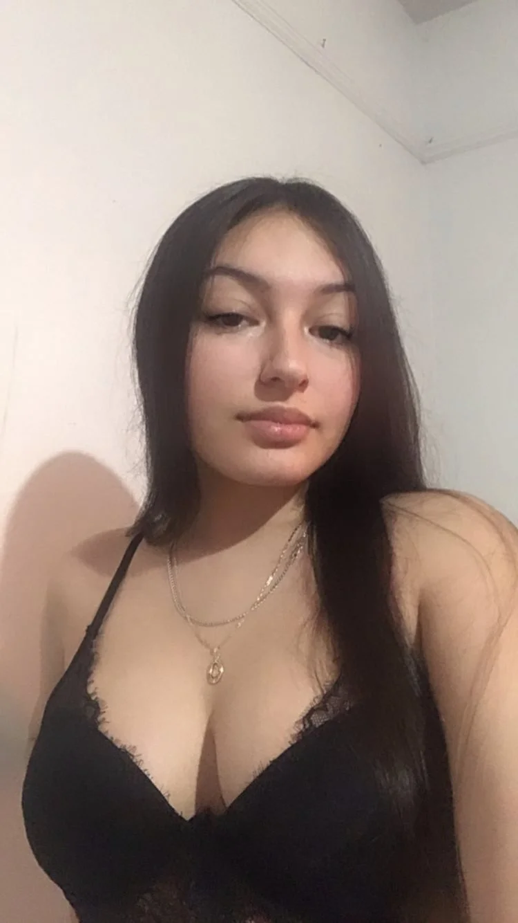 Brunette Snapchat Chick Diana image 16