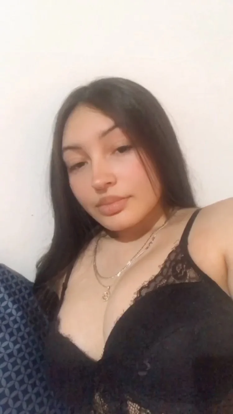 Brunette Snapchat Chick Diana image 8