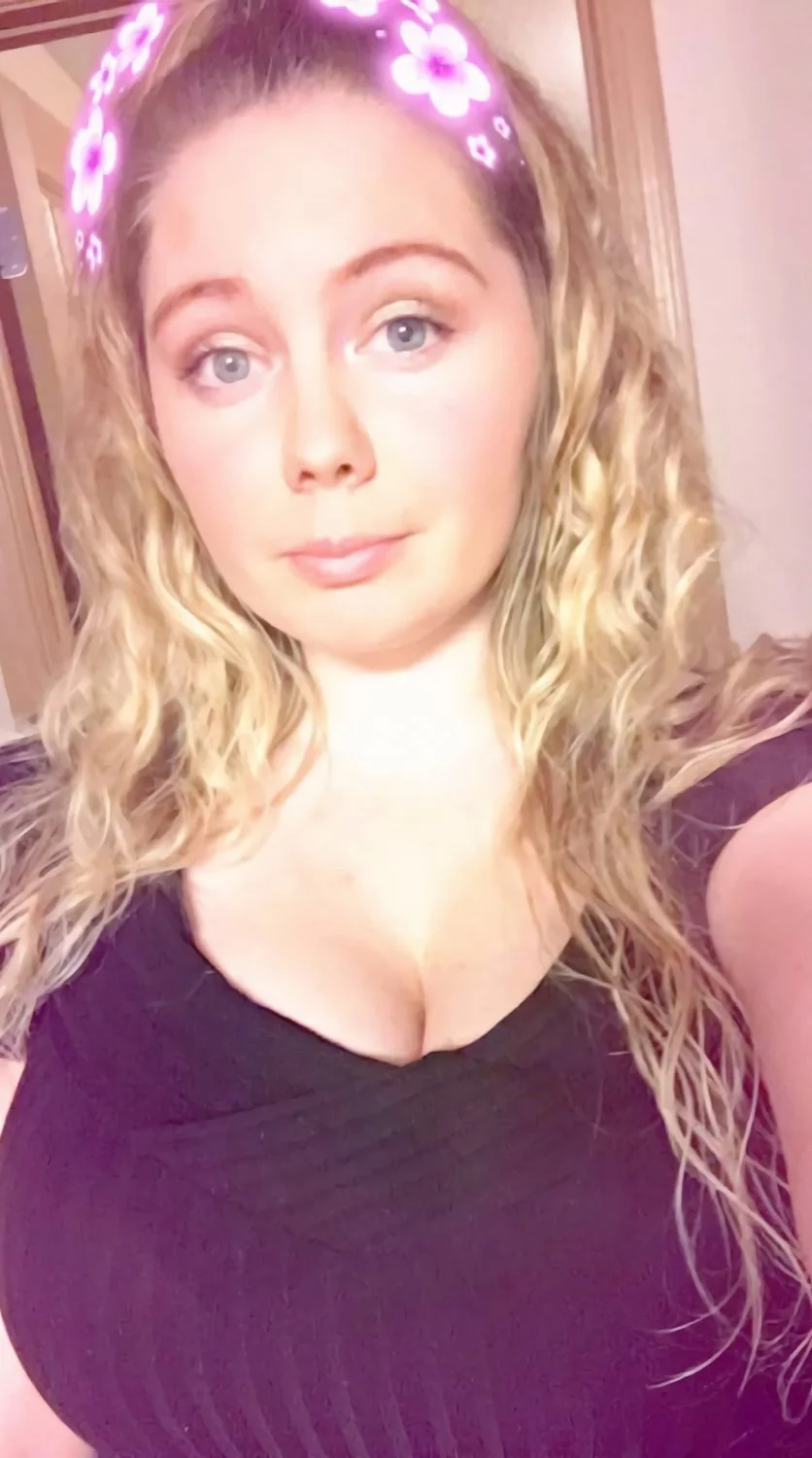 Big titty Amanda flash and groped image 5