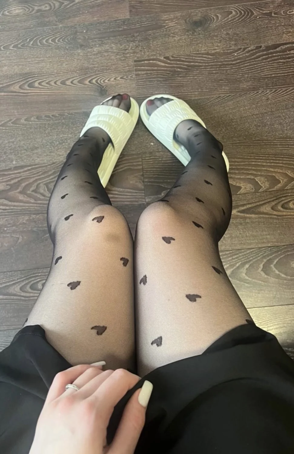 Stunning bitch. Sexy feet image 10