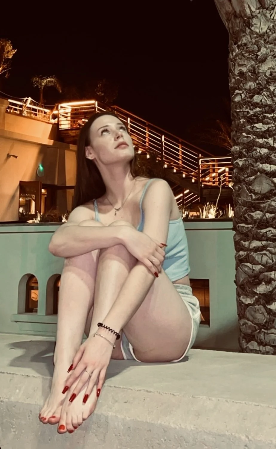 Stunning bitch. Sexy feet image 15