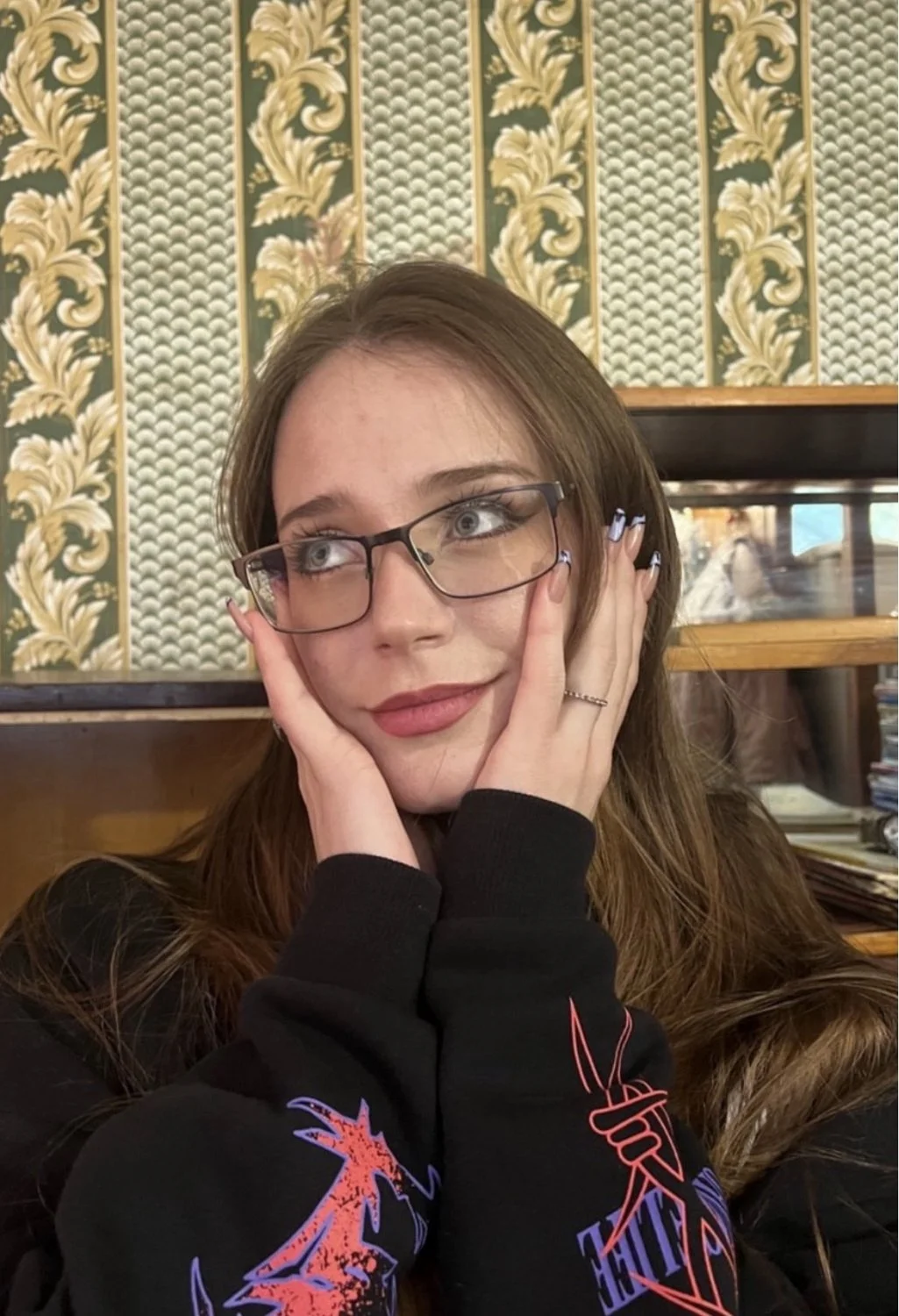 Stunning bitch. Sexy feet image 2