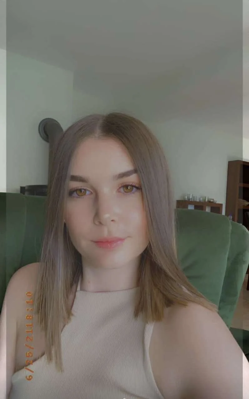 Exposing German Lara main image
