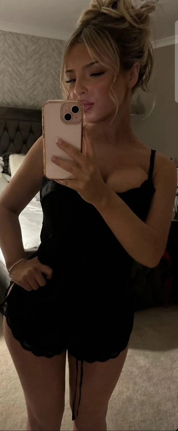 Emily, scottish instagram bimbo image 2
