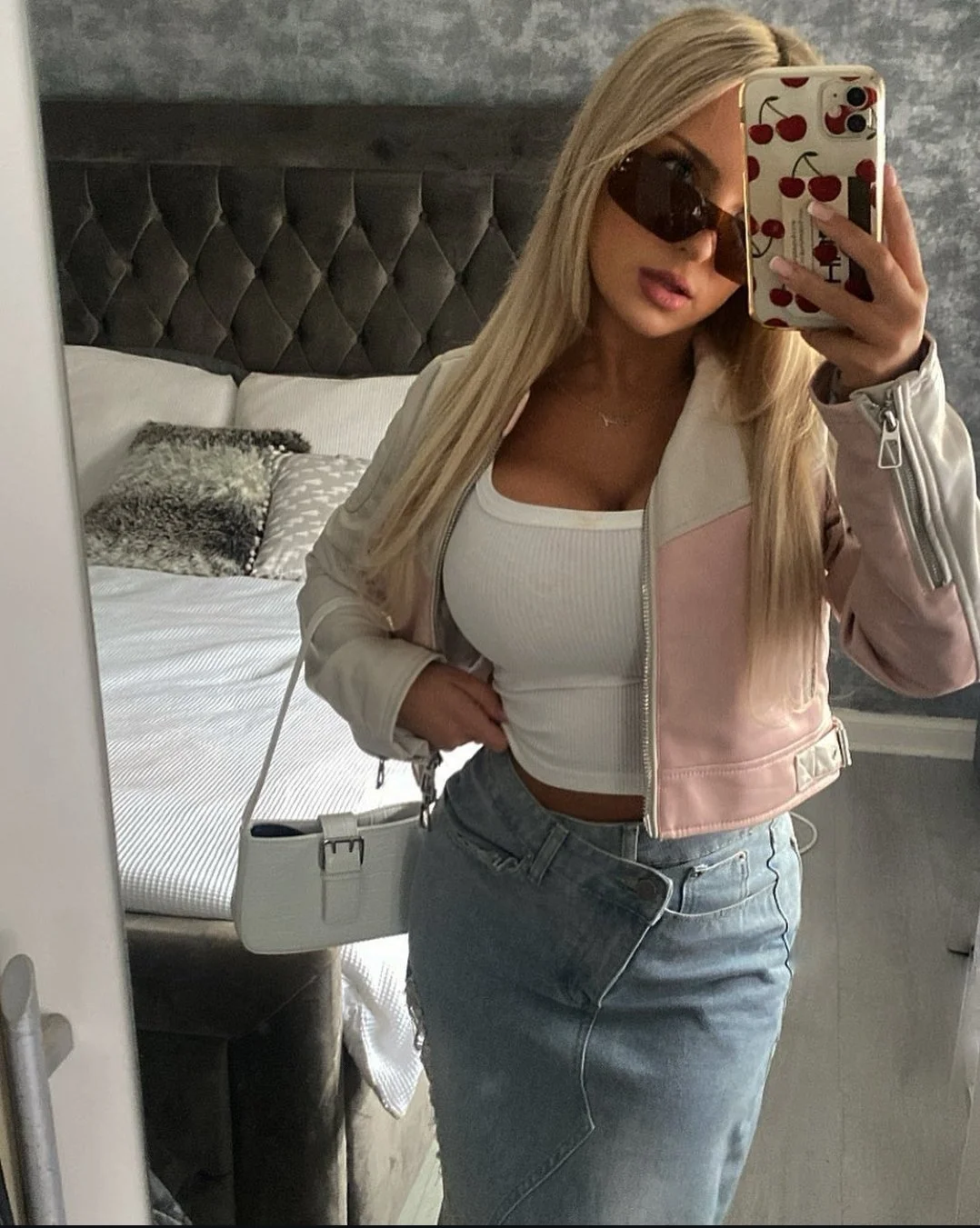 Emily, scottish instagram bimbo image 20