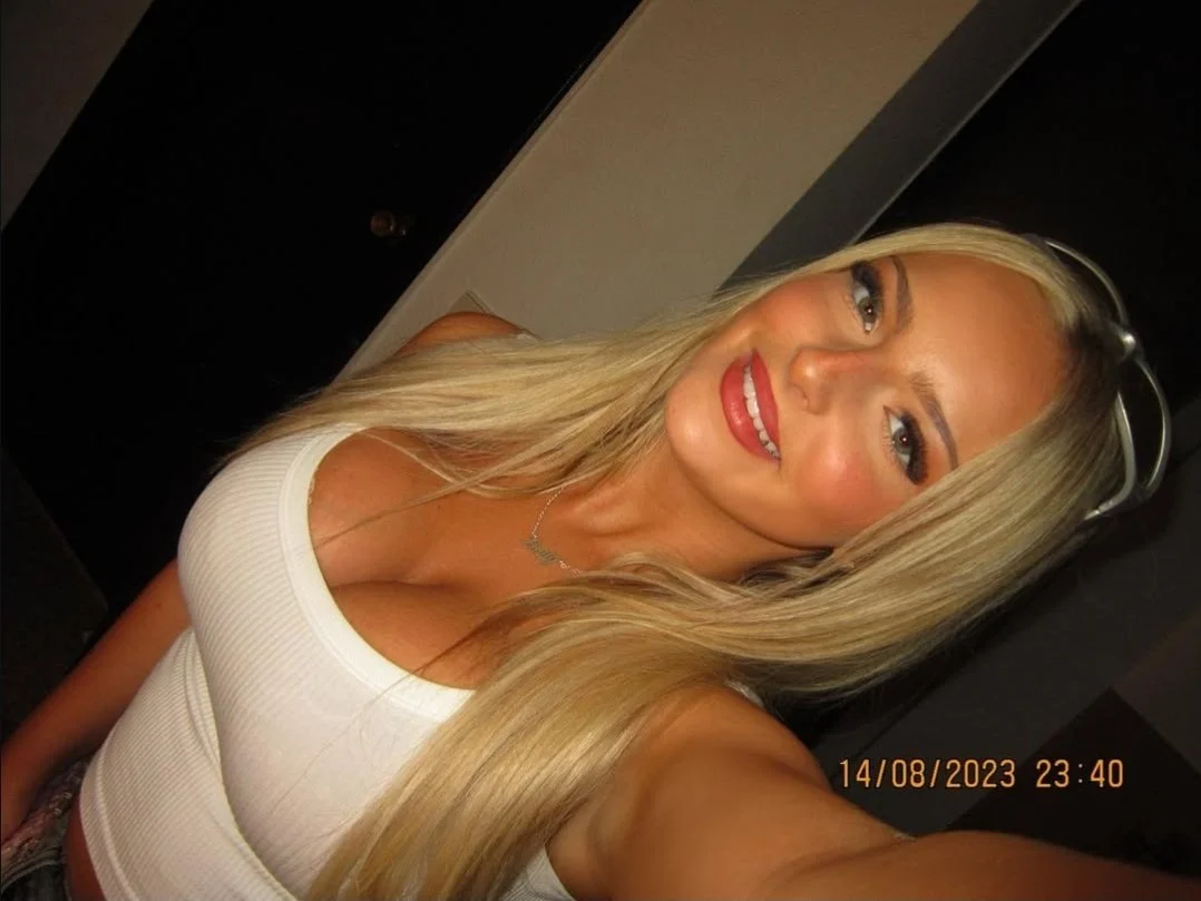 Emily, scottish instagram bimbo image 21