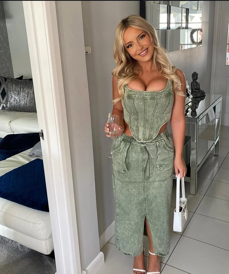 Emily, scottish instagram bimbo image 22