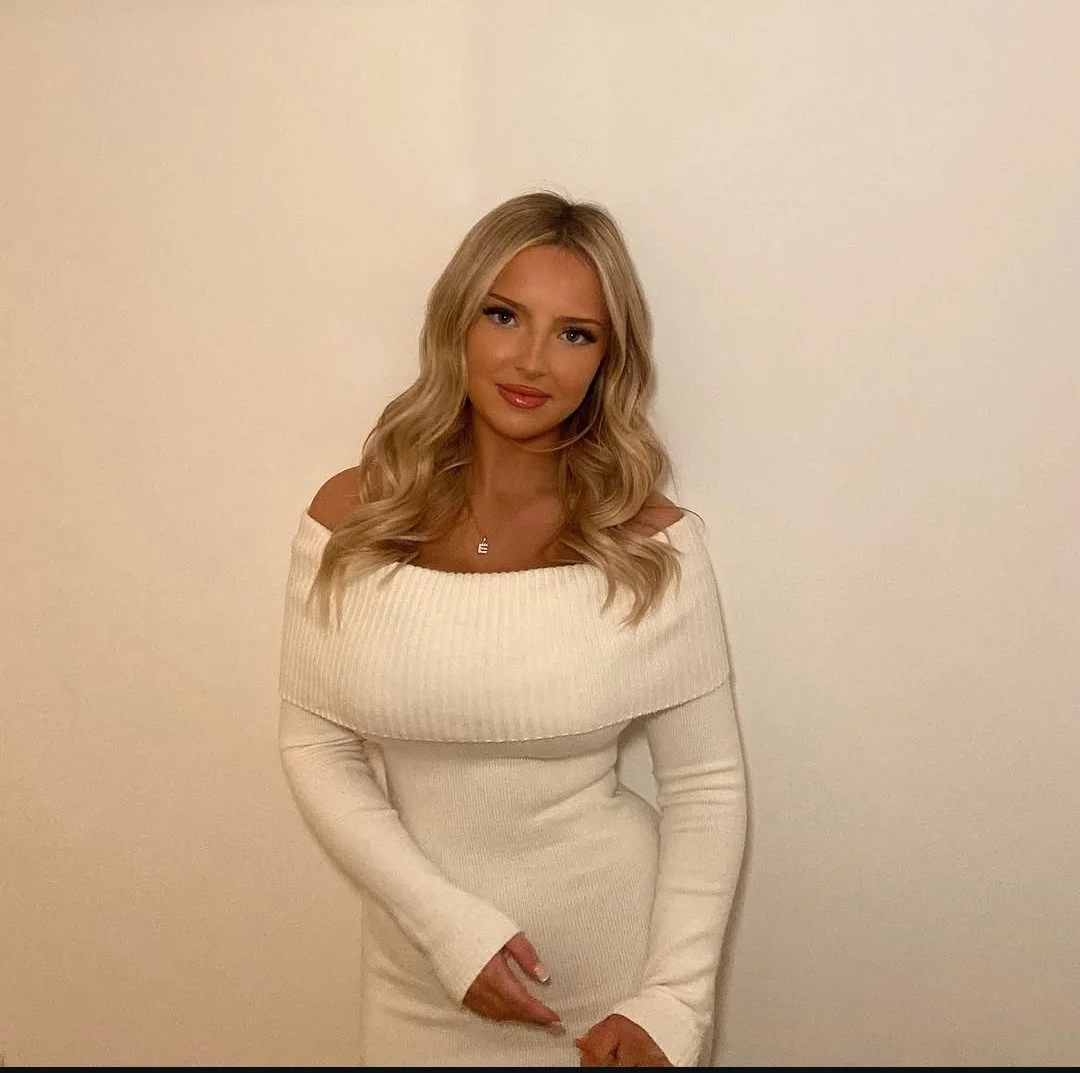 Emily, scottish instagram bimbo image 30