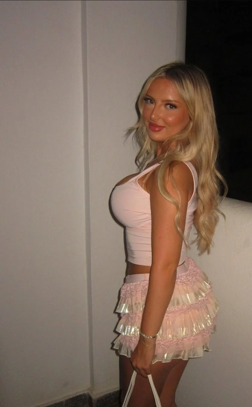 Emily, scottish instagram bimbo image 38