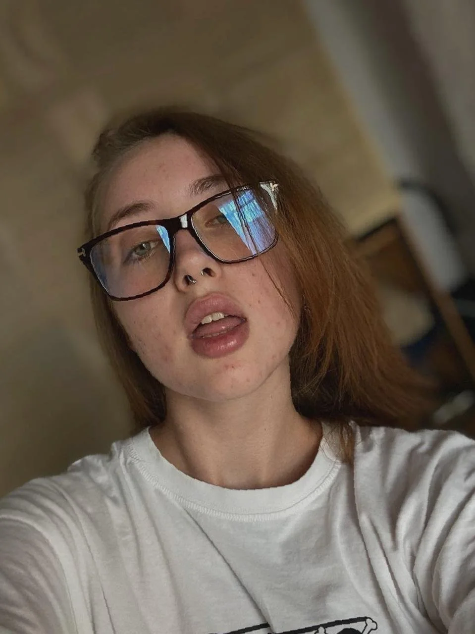 pretty little teen in her naughty mouth image 4