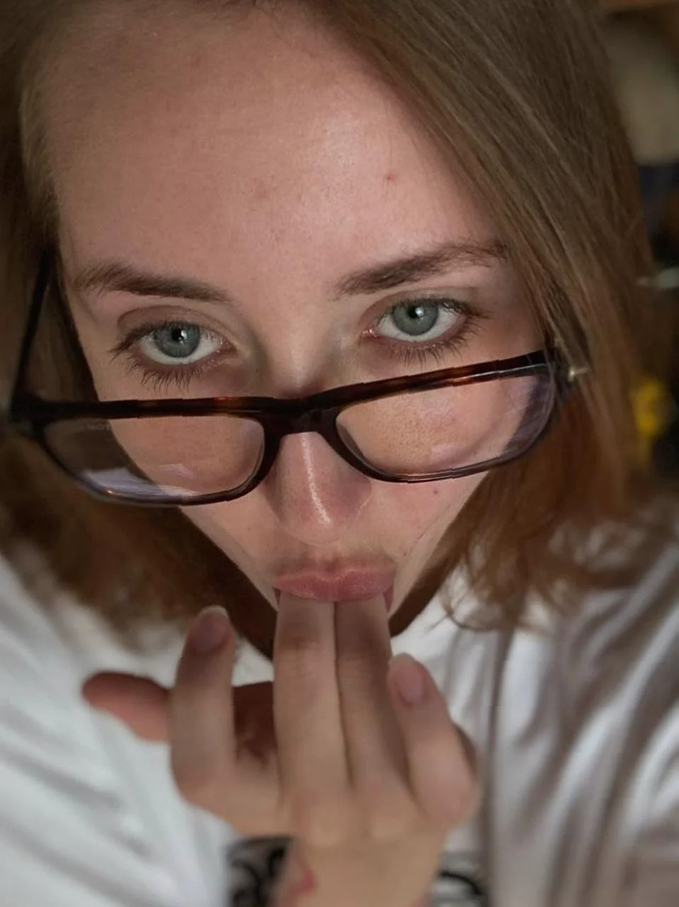 pretty little teen in her naughty mouth image 5